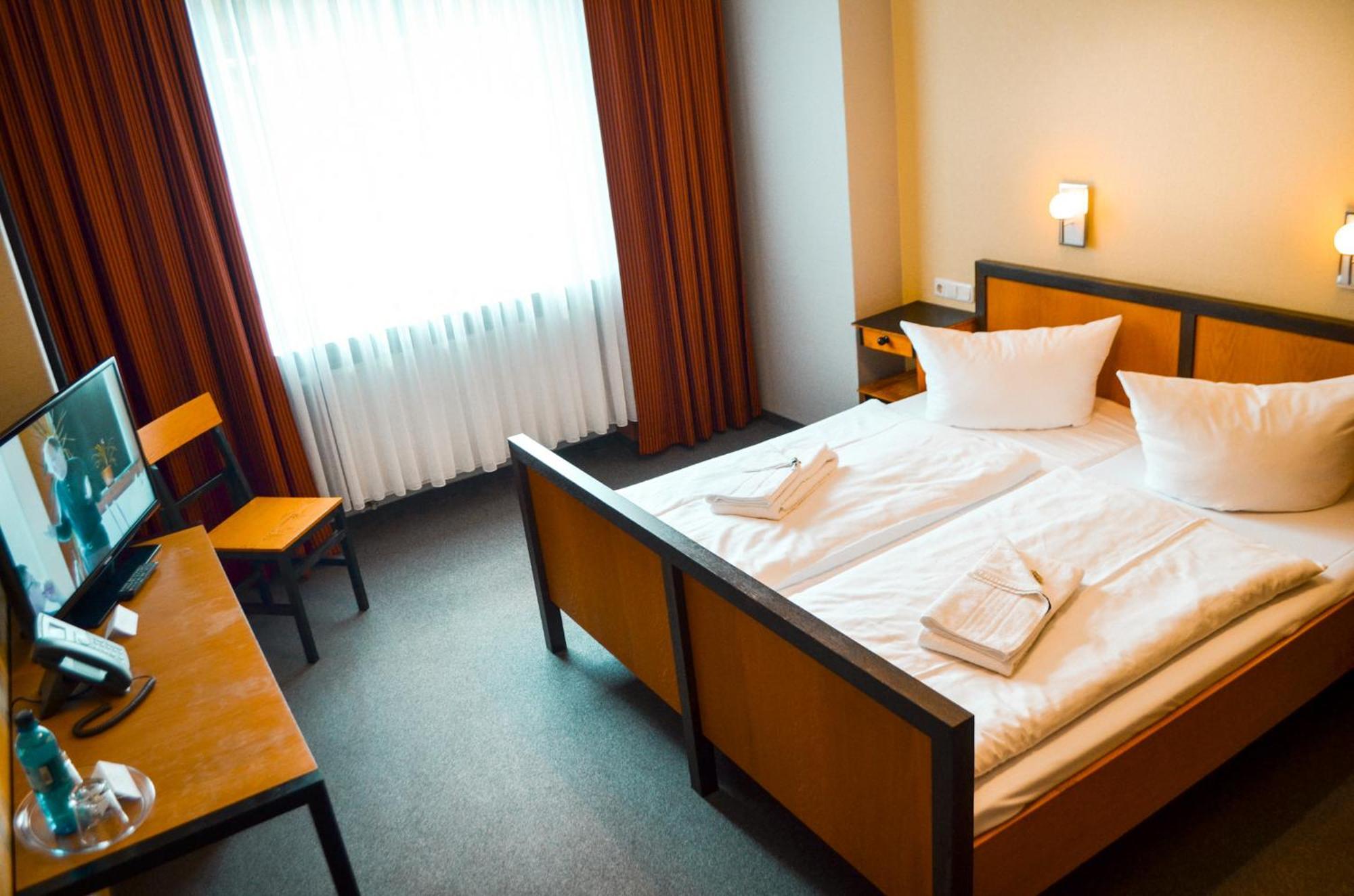 Haus Des Volkes - Das Bauhaushotel Probstzella Chambre photo